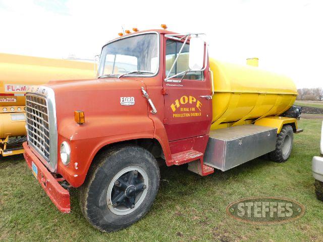 1976 Ford F750_1.jpg